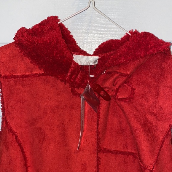 NWT MiFresia faux Red Suede Sherpa vest with extra button. - Picture 4 of 6